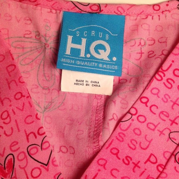 Scrub HQ Heart Flower Pink Valentine Women's Size XS V-Neck SS Words Scrubs - Picture 3 of 8